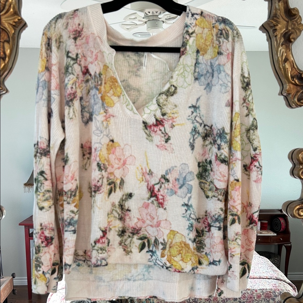Anthropologie Floral V-Neck Long Sleeve Women's Top - Cream Floral